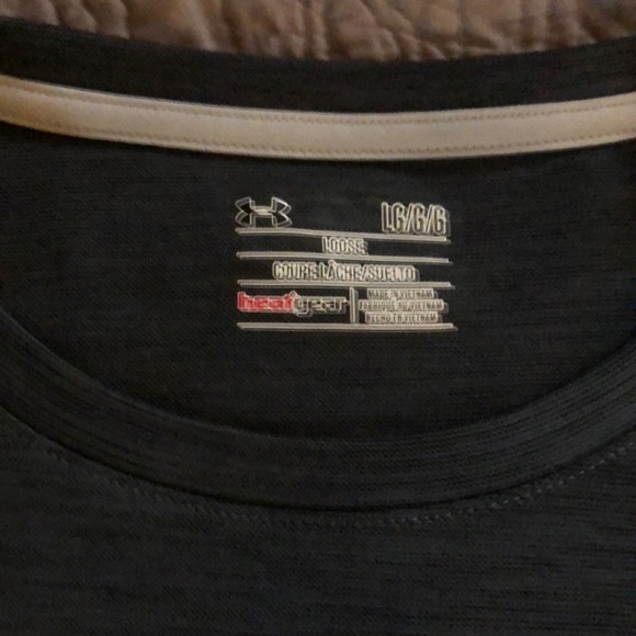 UA LOOSE FIT TEE - Picture 2 of 4